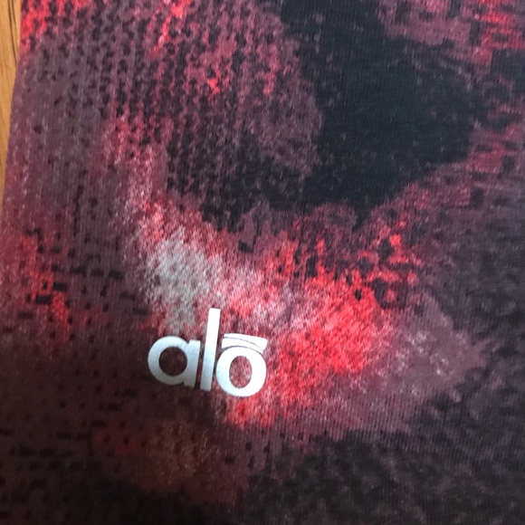 Alo yoga Airbrush Capri Size none red & black - Picture 4 of 10